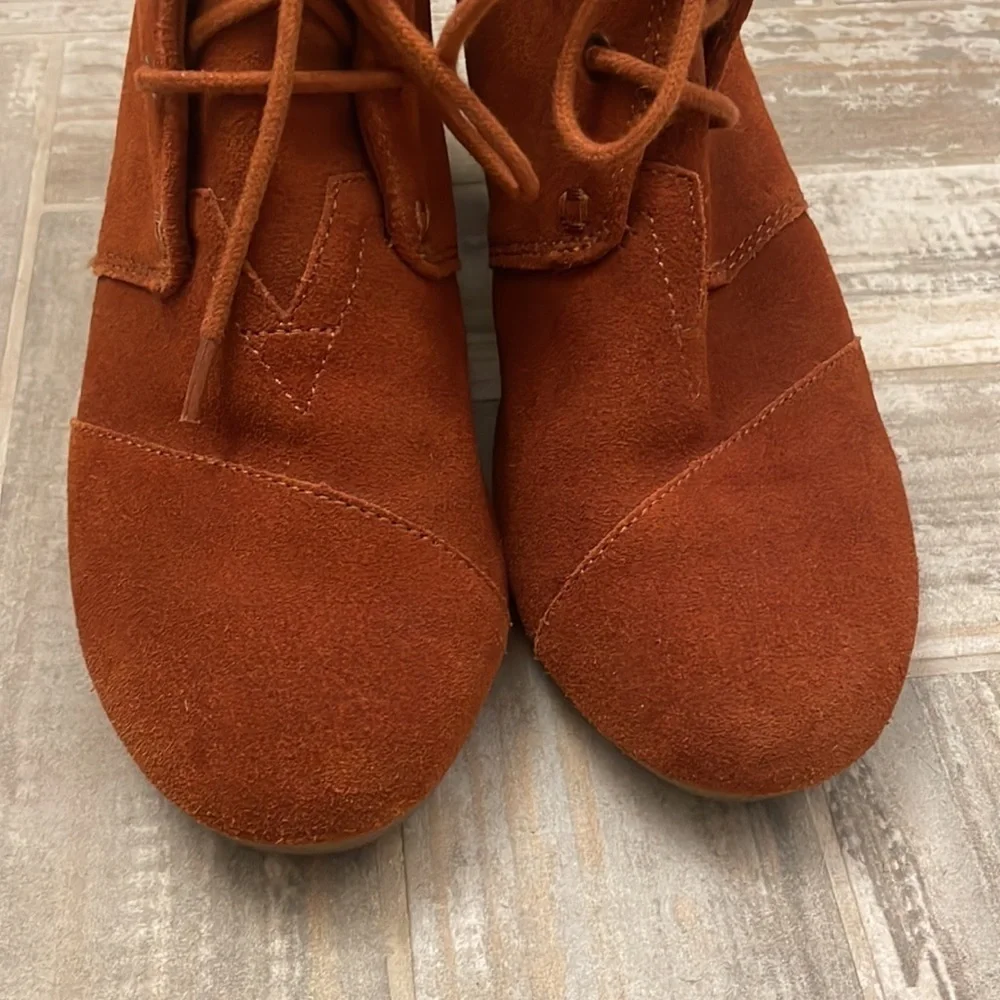 Toms suede desert wedge shoes booties 7.5